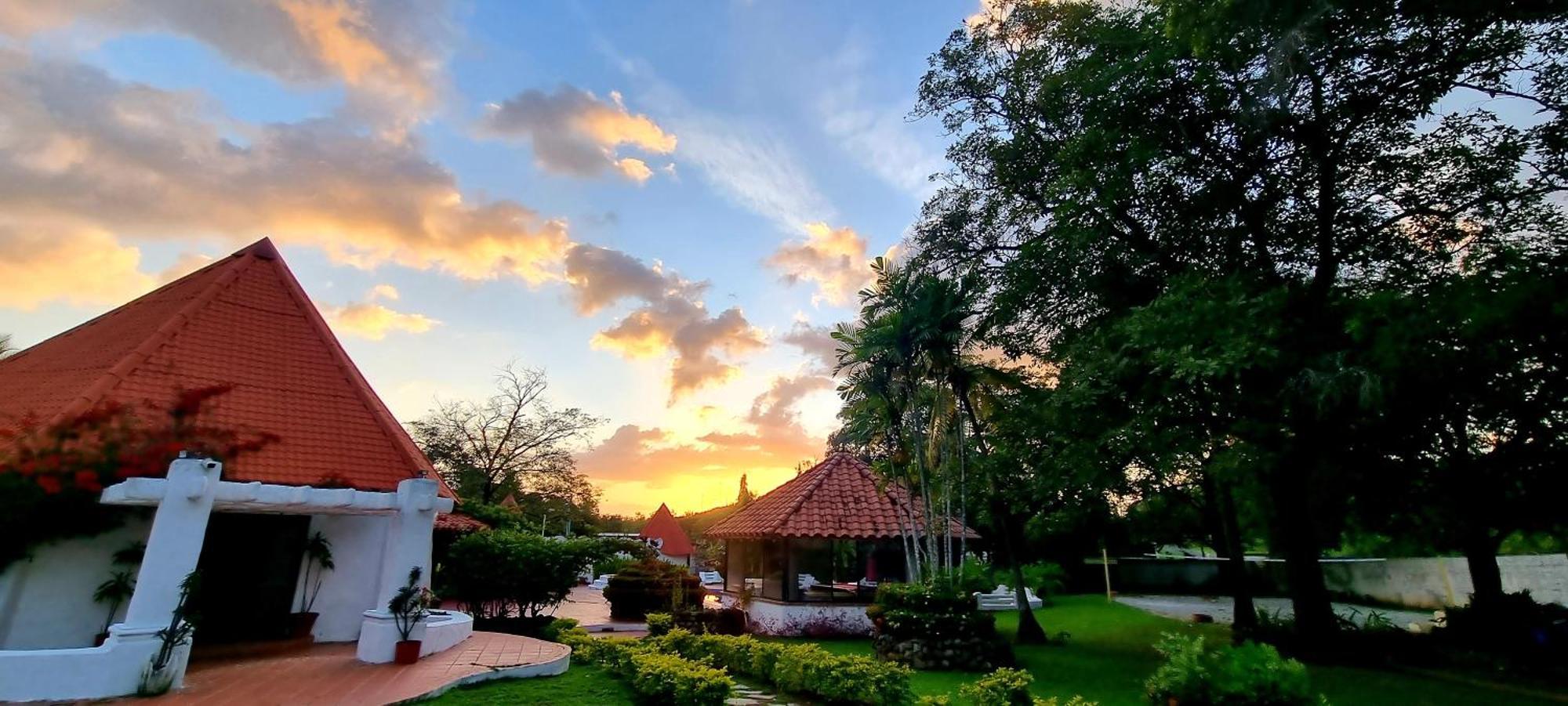 Mia Nueva Gorgona Hotel ภายนอก รูปภาพ